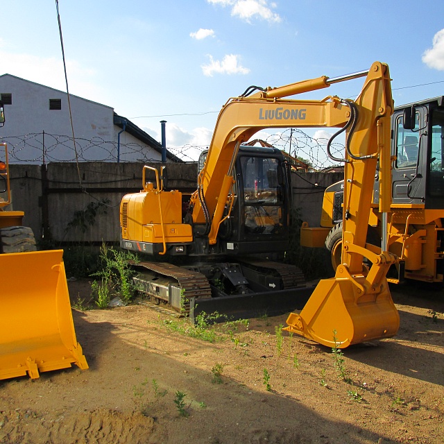 Экскаватор Liugong CLG 908E легкого класса