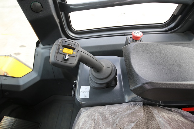 Фронтальный погрузчик с джойстиком Liugong CLG 835H