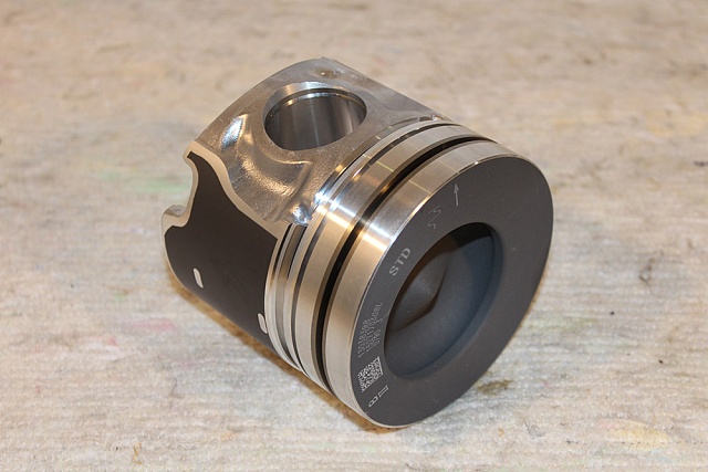 Поршень 13038398