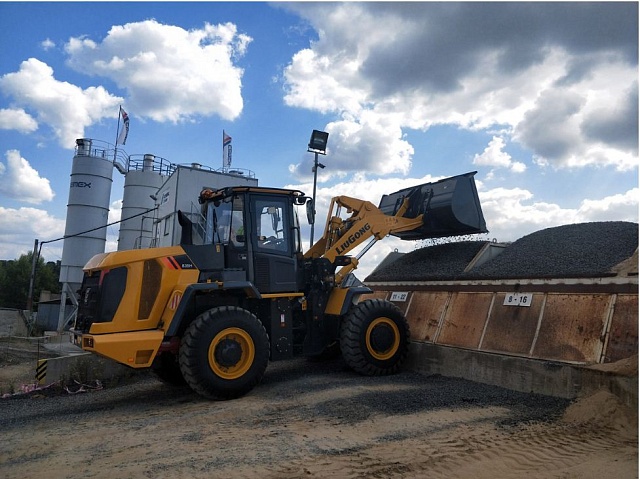 Одноковшовый фронтальный погрузчик Liugong CLG 835H (BS205+LG)