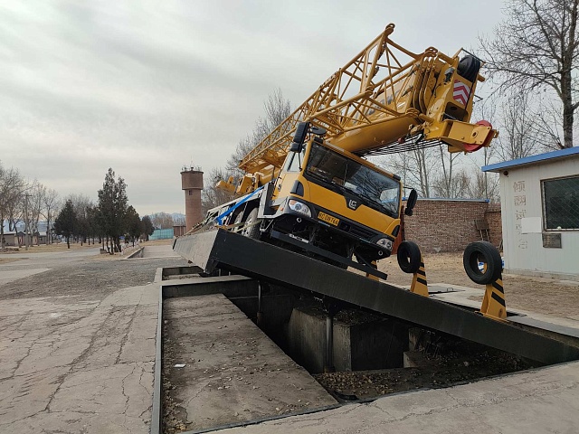 Автокран LiuGong LTC750L5