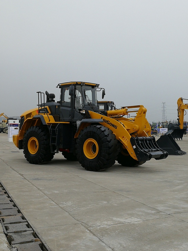 Погрузчик фронтальный Люгонг CLG 877H