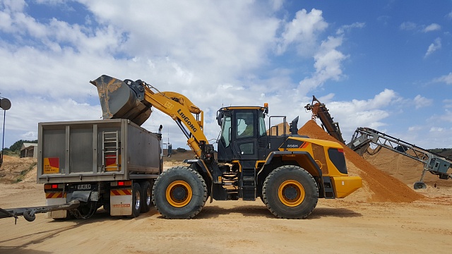 Китайский фронтальный погрузчик Liugong CLG 856H (BS306+LG)