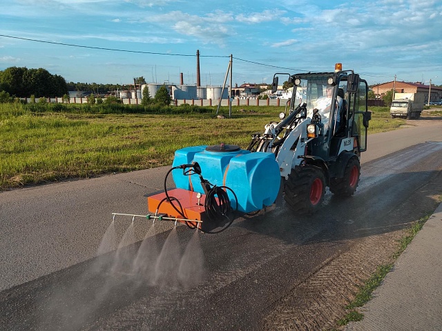 Мини-погрузчик с мойкой высокого давления