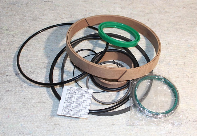 SEAL KIT；BUCKET TILTING CYLINDER SP124689