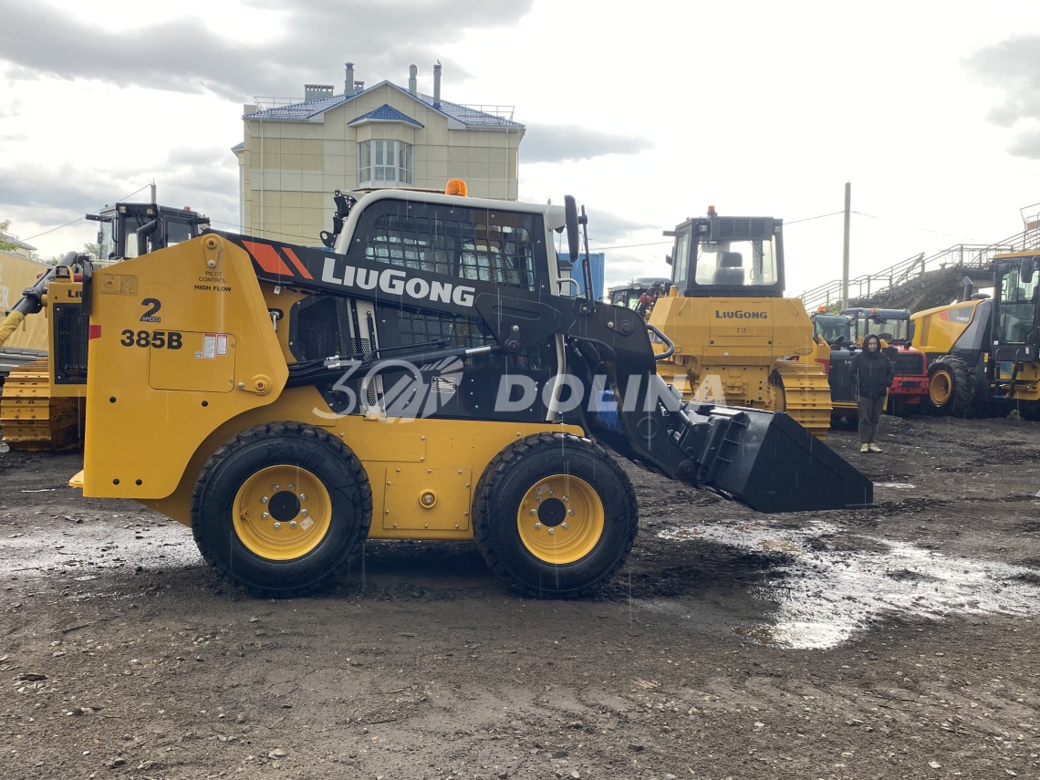 Мини-погрузчик с бортовым поворотом LiuGong CLG385B