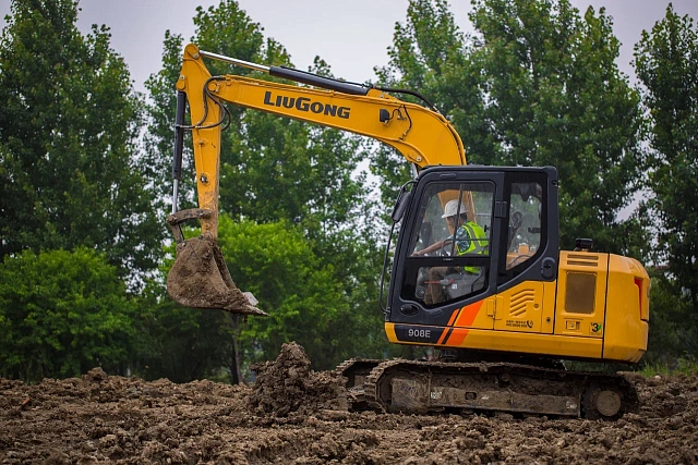 Экскаватор Liugong CLG 908E