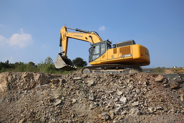 Тяжелый экскаватор Liugong CLG 950E