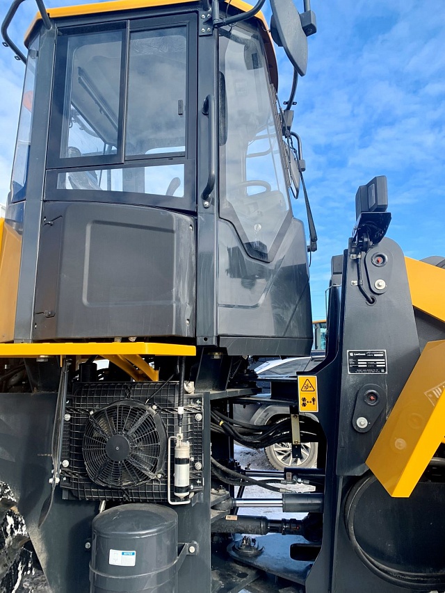 Фронтальный погрузчик LiuGong 835N