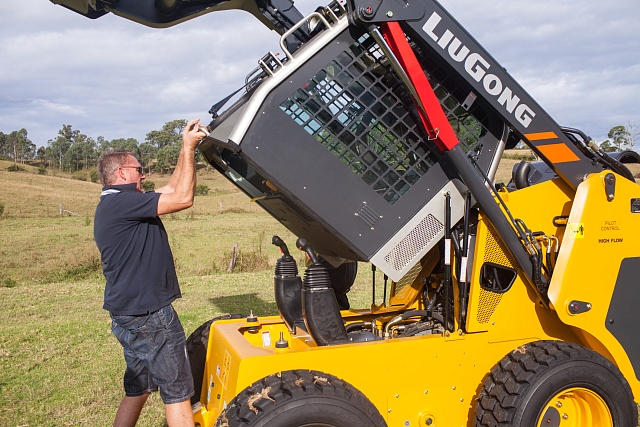 Обслуживание мини-погрузчика LiuGong 365B