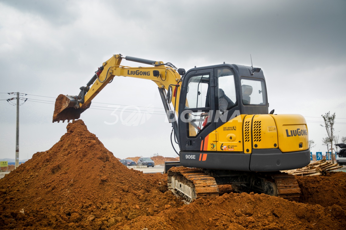 Демонстрация экскаватора LiuGong CLG906E Демонстрация экскаватора LiuGong CLG906E