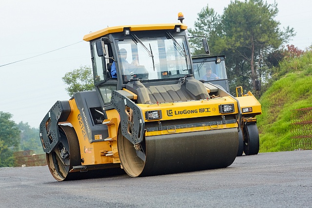 Каток Liugong CLG 6212E