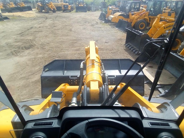 Широкий угол обзора погрузчика Люгонг CLG 856H (ZF+ZF)