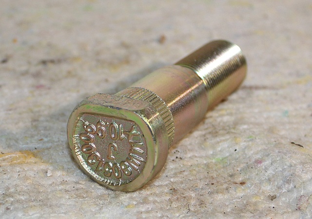 Болт  колесный SP109923 LiuGong CLG 414 CLG 418 CLG4215 CLG4165