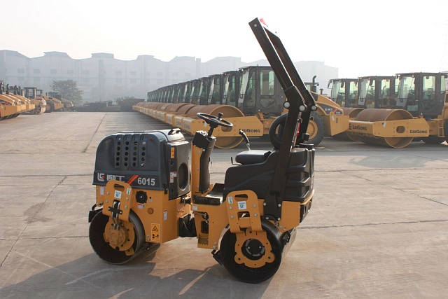 Комбинированный тандемный вибрационный каток LiuGong 6015Е Combi
