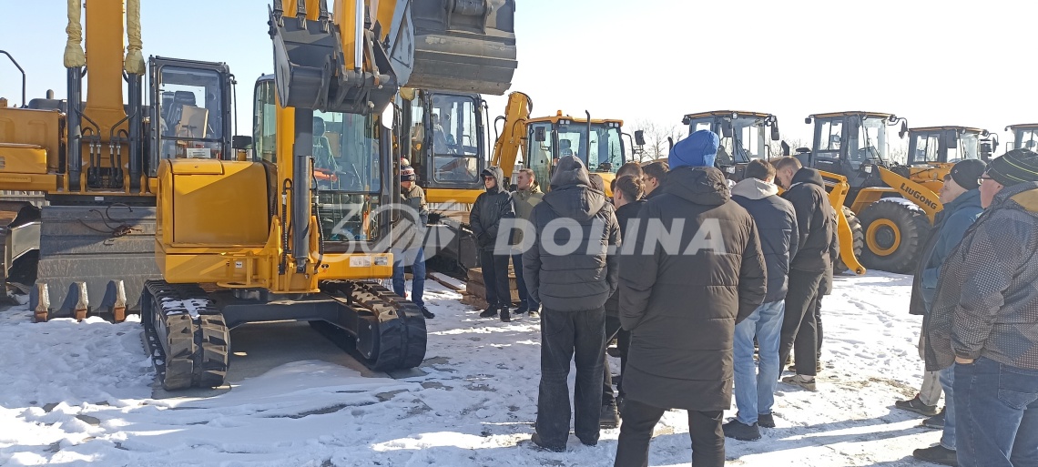 Студенты четвертого курса специальности «Строительные и дорожные машины» посетили компанию «Долина» Студенты четвертого курса специальности «Строительные и дорожные машины» посетили компанию «Долина»