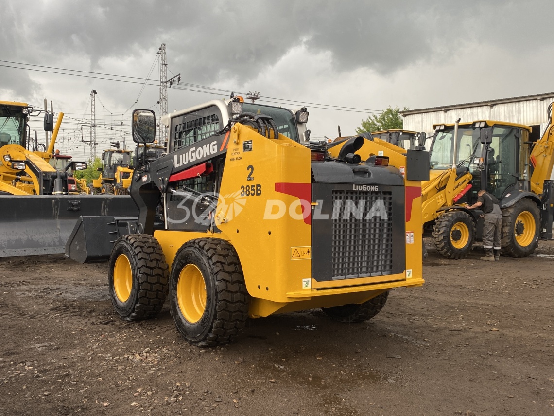 Поступление на склад новых мини-погрузчиков Люгонг CLG385B