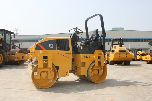 Каток дорожный Люгонг CLG 6032E