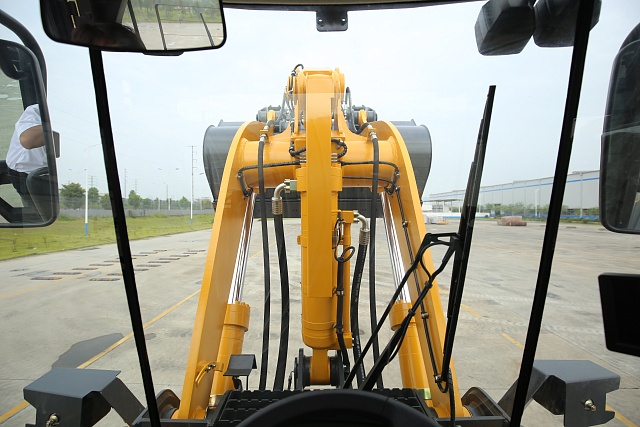 Широкий угол обзора фронтального погрузчика Liugong CLG 835H (BS205+LG)