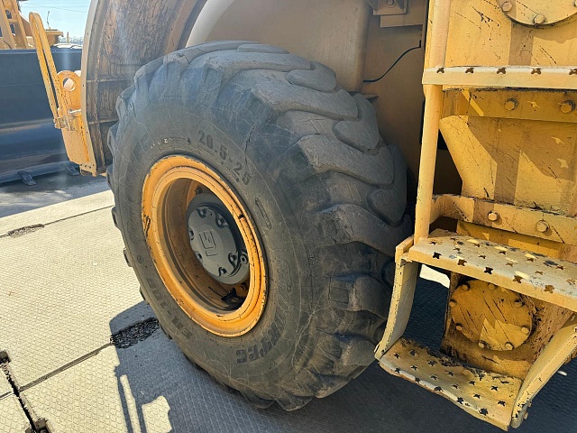 Фронтальный погрузчик 842, 2015 год (бывший в употреблении)