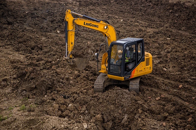 Гусеничный экскаватор Люгонг легкого класса CLG 908E