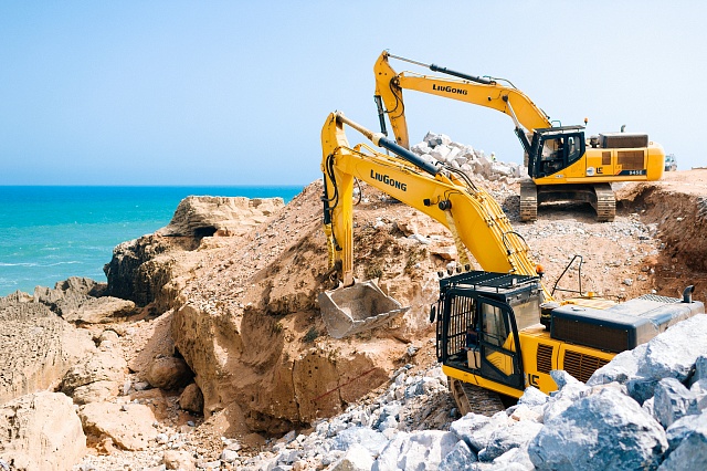 Экскаватор гусеничный Люгонг CLG 945E