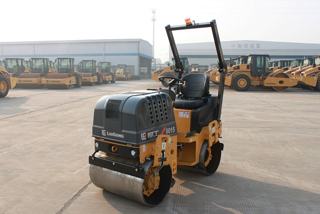 Комбинированный тандемный вибрационный каток LiuGong 6015Е Combi