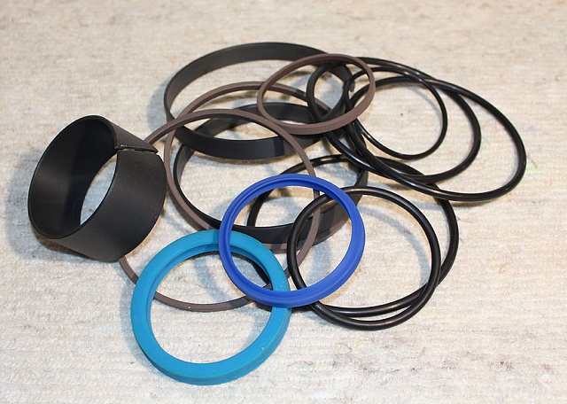 SEAL KIT；BOOM CYLINDER SP104036