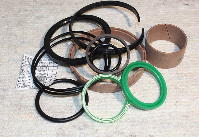 SEAL KIT；STEERING CYLINDER SP124691