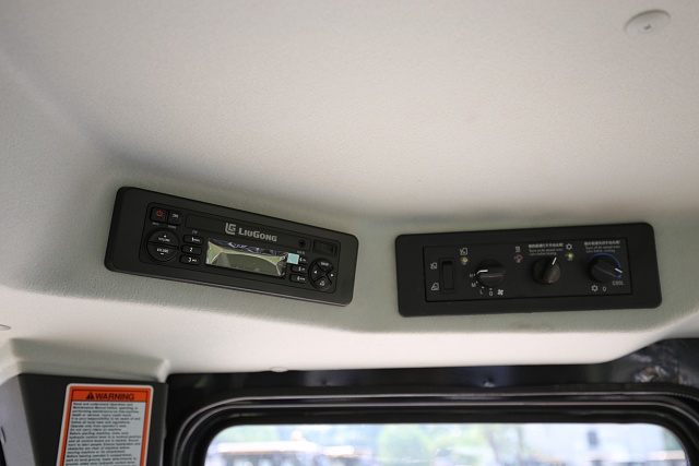 Оснащение кабины одноковшового погрузчика LiuGong CLG 842H