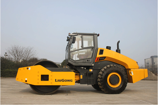 Грунтовый каток Люгонг CLG 6622E