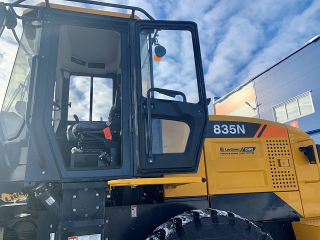 Фронтальный погрузчик LiuGong 835N