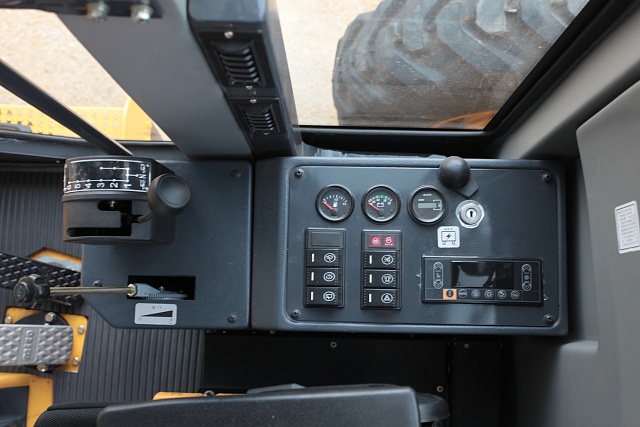 Элементы управления грейдера легкого класса LiuGong CLG 4140 Элементы управления грейдера легкого класса LiuGong CLG 4140