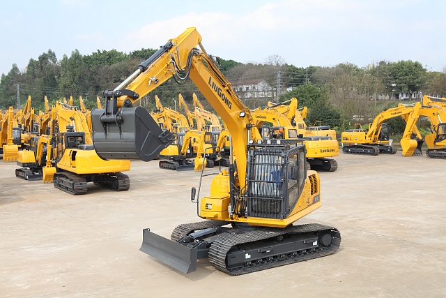 Экскаватор легкого класса Liugong CLG 915E