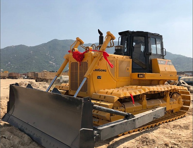 Бульдозер Люгонг CLG B230S среднего класса