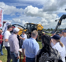 Губернатор Ярославской области оценил технику LiuGong на выставке «День Ярославского поля»