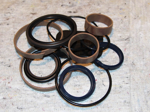 SEAL KIT;STEERING CYLINDER SP134017 SEAL KIT;STEERING CYLINDER SP134017