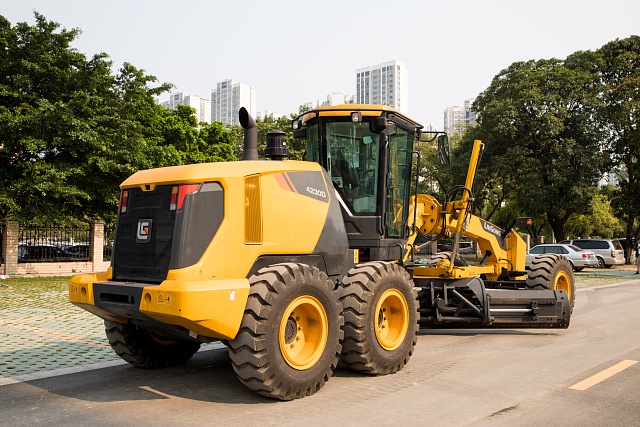 Автогрейдер тяжелого класса Люгонг CLG 4230D Автогрейдер тяжелого класса Люгонг CLG 4230D