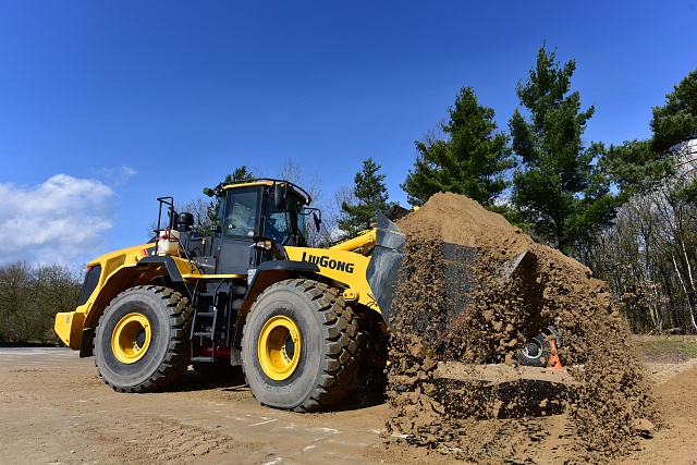 Колесный фронтальный погрузчик Liugong CLG 877H