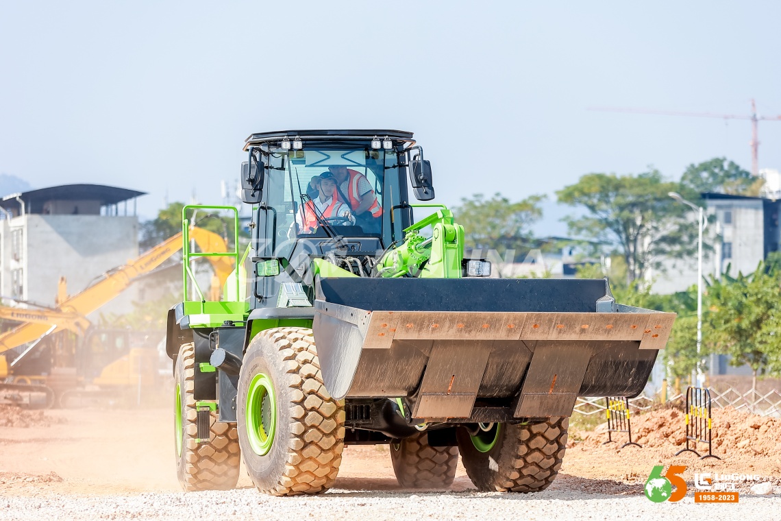 Новая ЭРА экологической строительной техники уже здесь! Новая ЭРА экологической строительной техники уже здесь!
