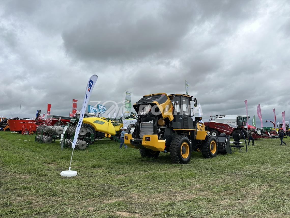 Фронтальный погрузчик Люгонг на выставке «Масличка», Ивановская область