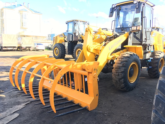 Вилы с прижимом для фронтальных погрузчиков