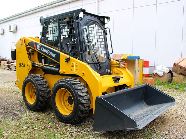 Мини-погрузчик с бортовым поворотом LiuGong CLG 365A Мини-погрузчик с бортовым поворотом LiuGong CLG 365A