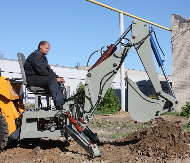 Навесной экскаватор для мини-погрузчиков