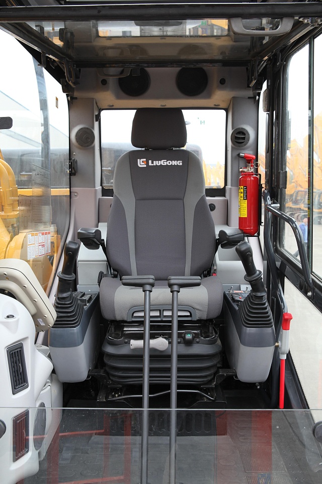 Кабина тяжелого экскаватора Люгонг CLG 945E