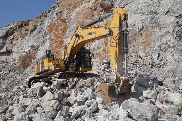 Тяжелый экскаватор Liugong CLG 970E