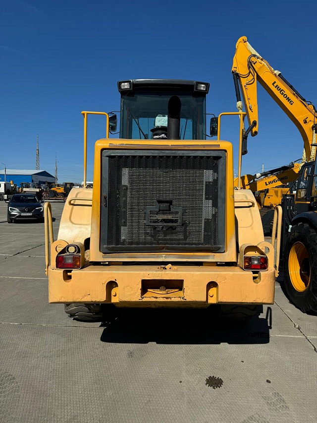 Фронтальный погрузчик 842, 2015 год (бывший в употреблении)