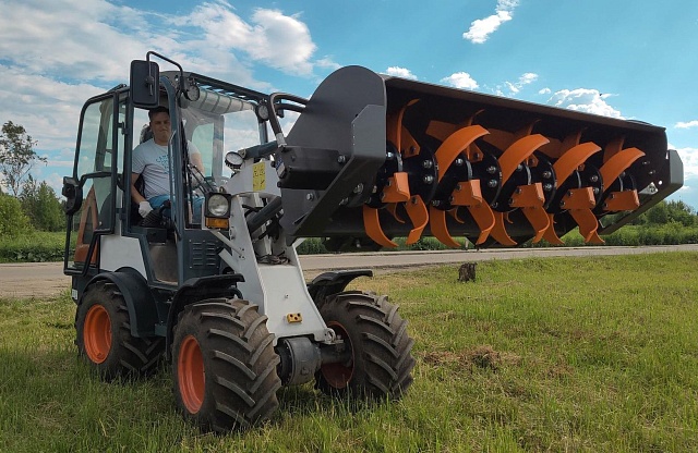 Навесной культиватор для мини-погрузчиков Навесной культиватор для мини-погрузчиков