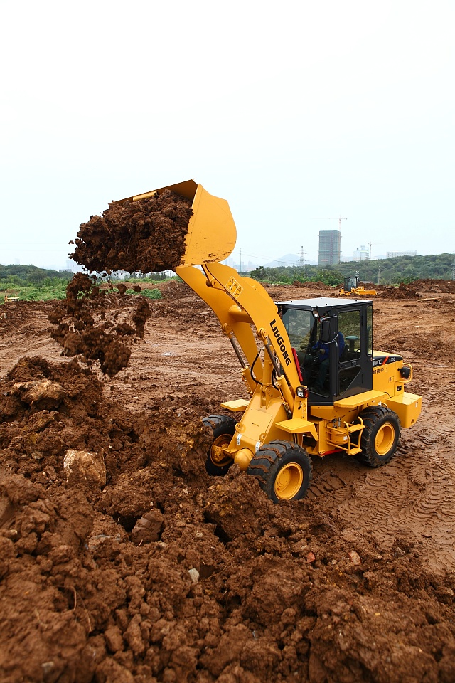 Китайский фронтальный погрузчик Liugong CLG 820C