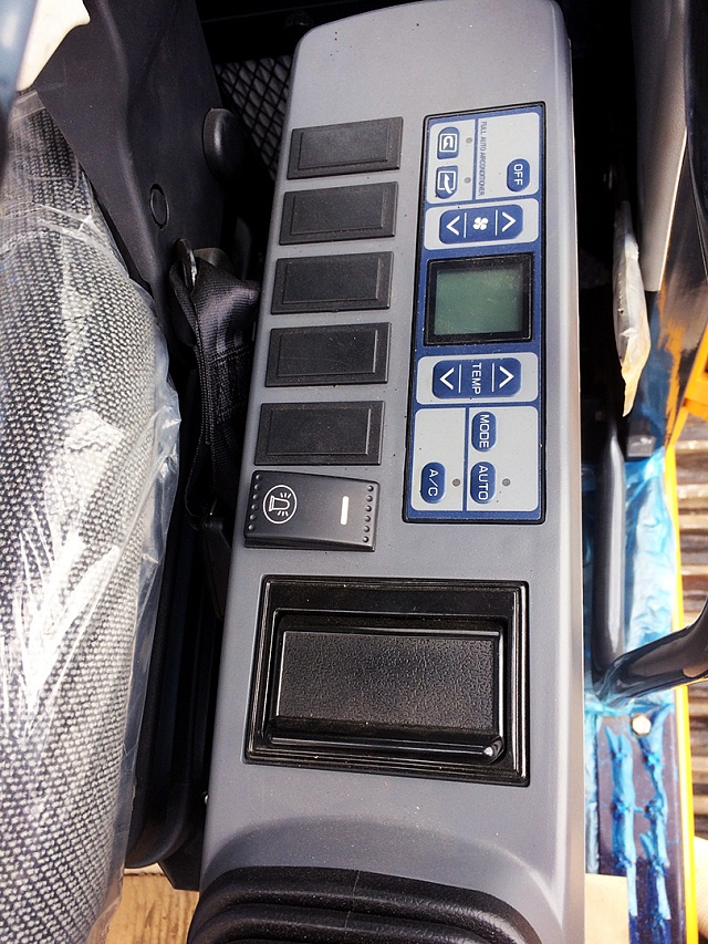 Элементы управления экскаватора Люгонг CLG 925E